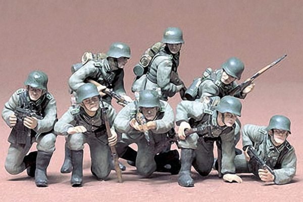 German Panzer Grenadiers Set of 8 Kit - CA161 35 Scale Tamiya 35061