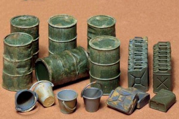 Jerry Can Set Kit CA126 35 Scale Tamiya 35026