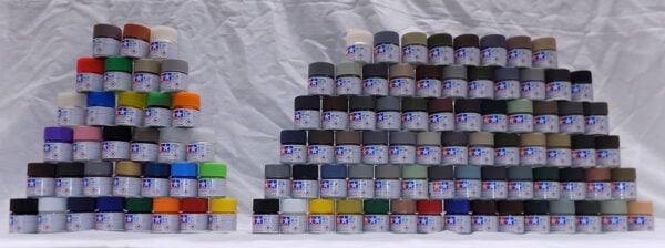 Ensemble complet de 33 peintures acryliques X et 73 XF Tamiya