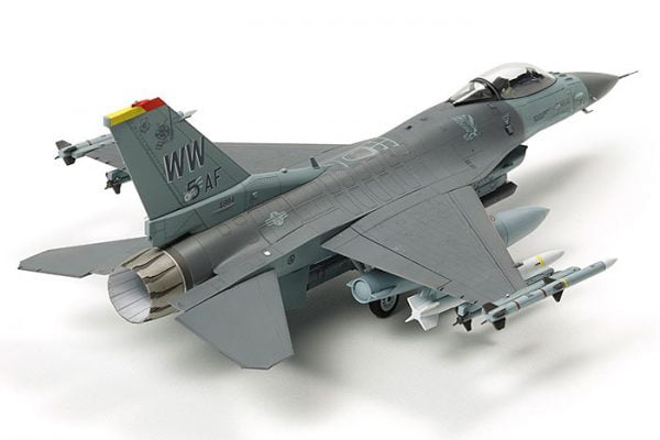 Rear Tamiya F-16 CJ Fighting Falcon - Block 50 with Full Equipment 72 Scale 6078