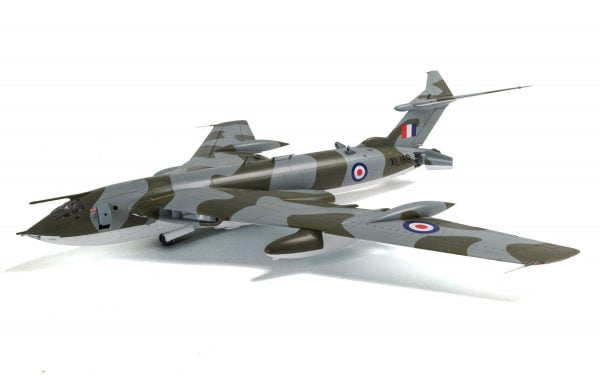 Final 1 Airfix Handley Page Victor B-2 A12008