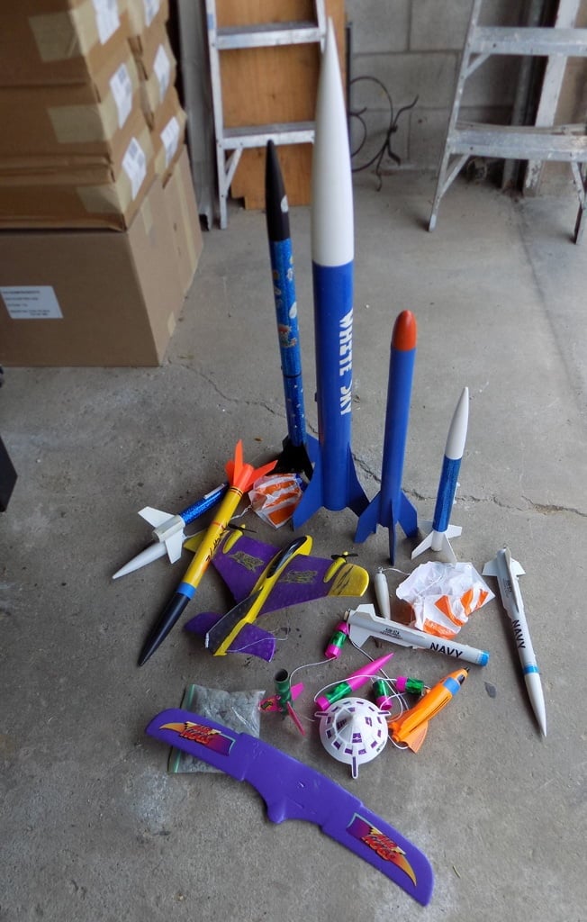 Lot 1 various rocket kits