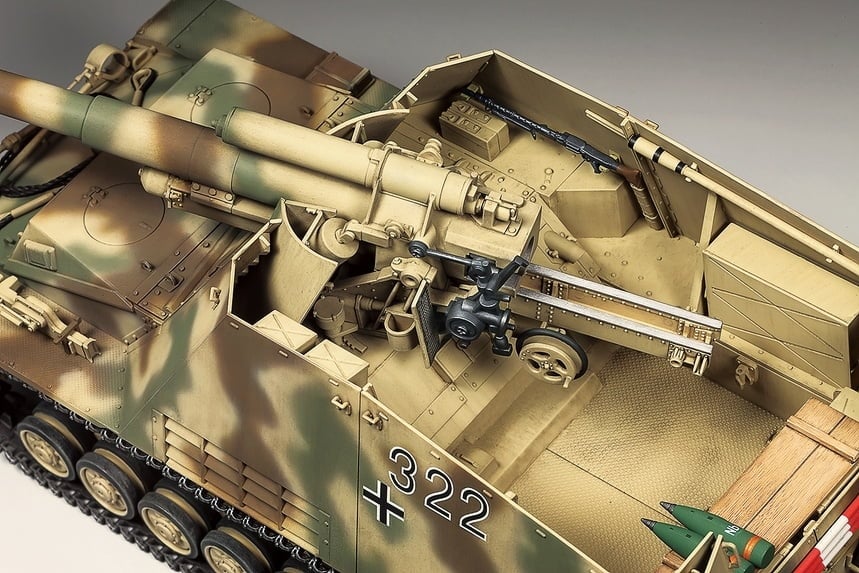 detail Tamiya German Heavy Self Propelled Howitzer Hummel 1/35 Scale 35367