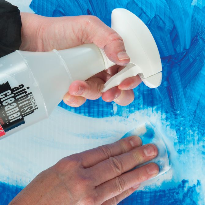 In Use Iwata Medea Airbrush Cleaner Invertible 360 Nozzle 16 oz 636016