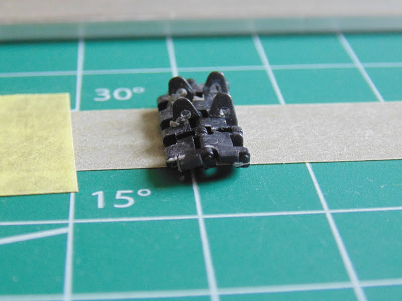 drooping 1st link with level second on tape