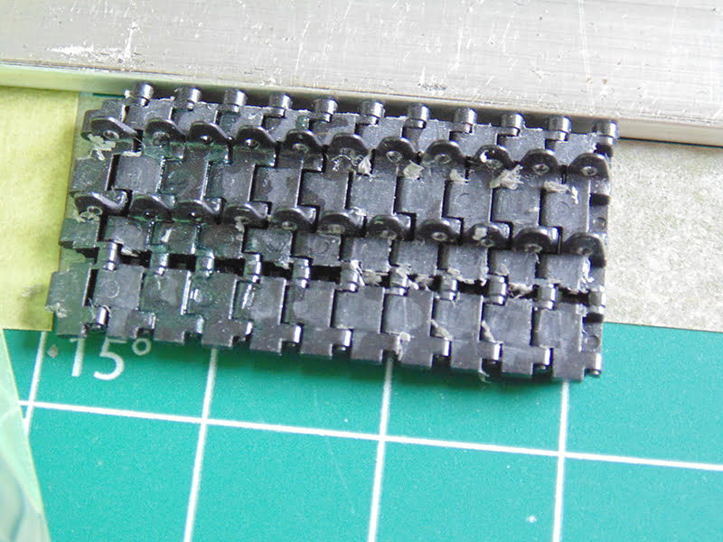 small run of links butted up to the metal straight edge