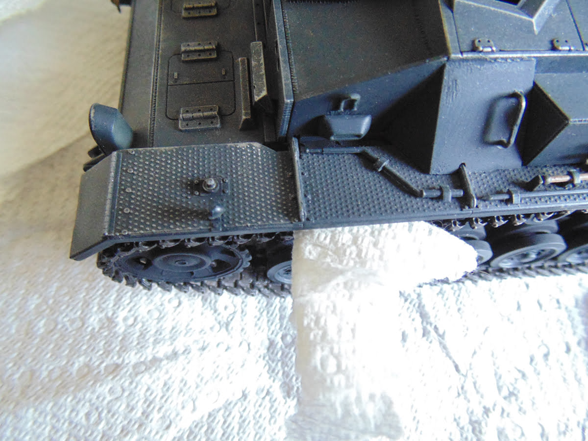 STUG III left walk way diamond pattern highlighted