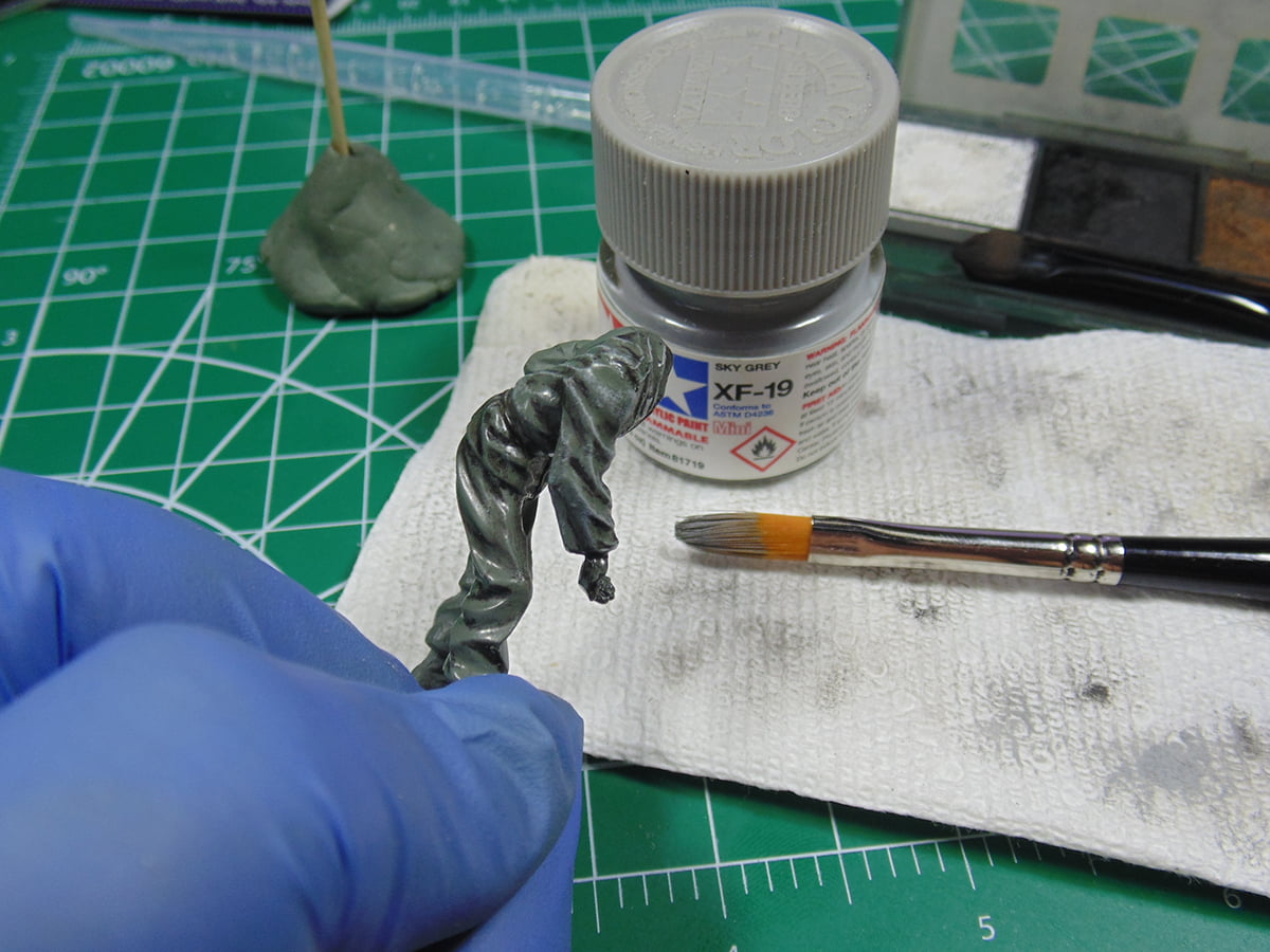 Tamiya Xf-19 With Brush and Blue Glove