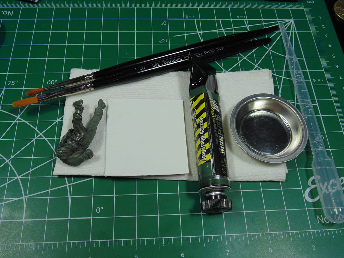 Figure Brushes Oil and Cup with Pipet 