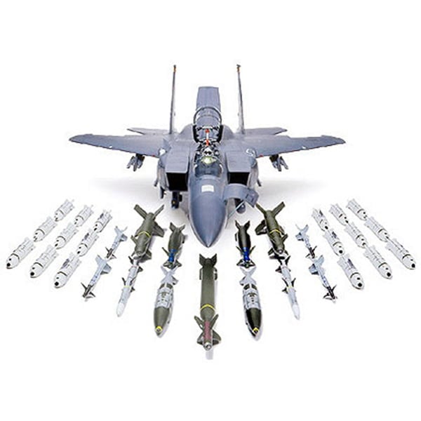 Tamiya Boeing F-15E Strike Eagle with Bunker Buster 1:32 Scale 60312