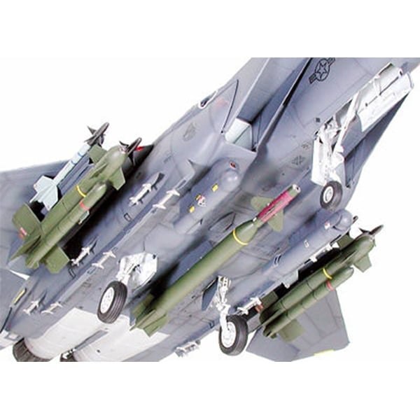 Tamiya Boeing F-15E Strike Eagle with Bunker Buster 1:32 Scale 60312