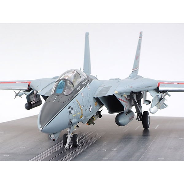 Tamiya Grumman F-14A Tomcat Late Model Carrier Launch Set 1:48 Scale 61122