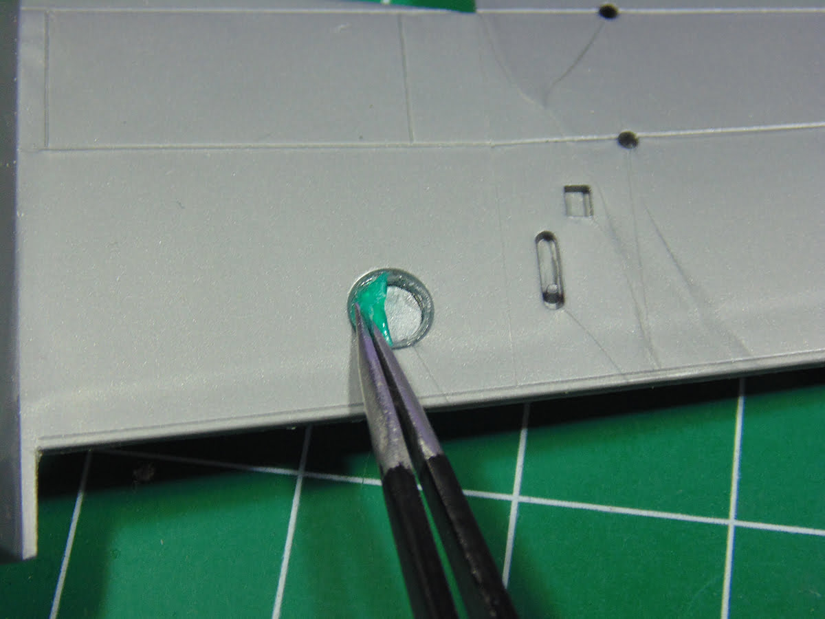 Wing Part with Green NEO and Tweezers