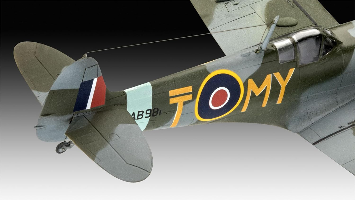 Revell Bf109 G-10 and Spitfire Mk. V Combat Set 1/72 Scale RVG 03710 Spitfire