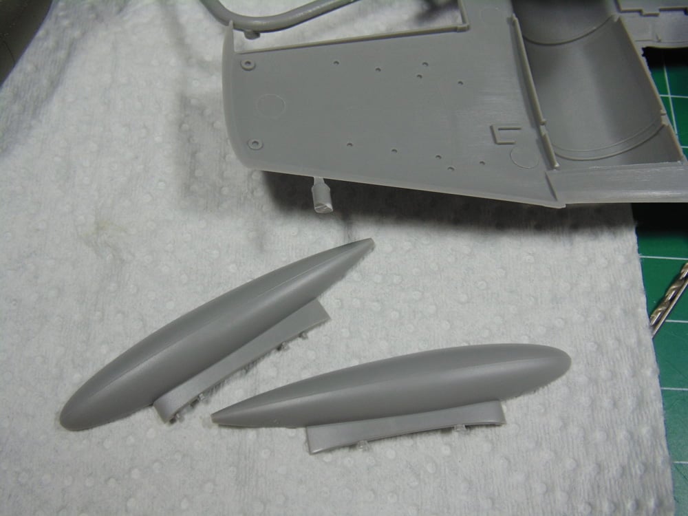 Fuel Tank Halves with Wing Part