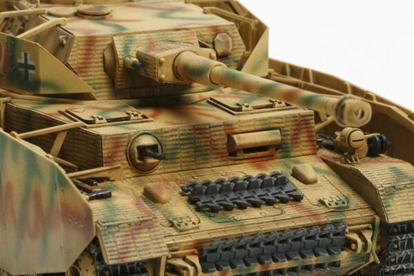 Tamiya German Tank Panzerkampfwagen IV Ausf.H Tank 1/48 Scale 32584