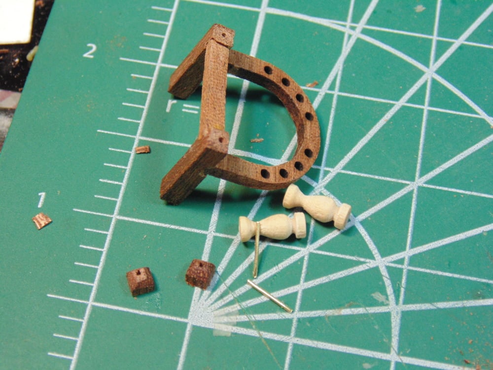 Mast brace with decorative feet
