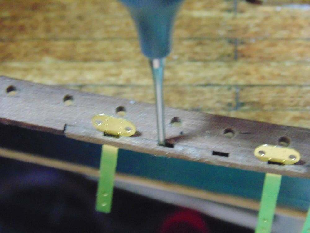 Chisel in lug rail