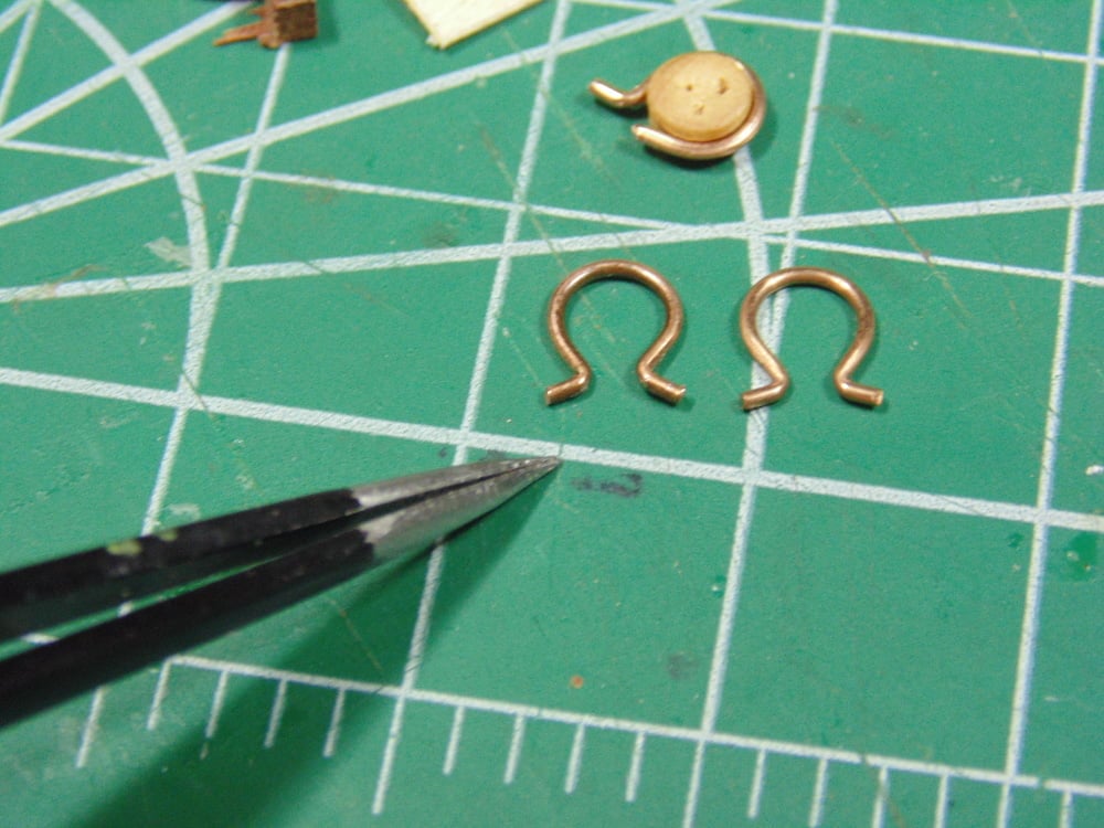 Omega lanyards with tweezer pointing