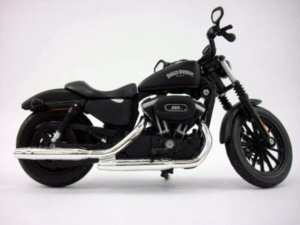 Maisto Harley-Davidson 2014 Spotster Iron 883 1/12 Scale 32326