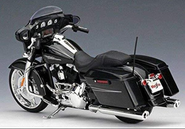 Maisto Harley Davidson 2015 Street Glide Special 1/12 Scale 32328