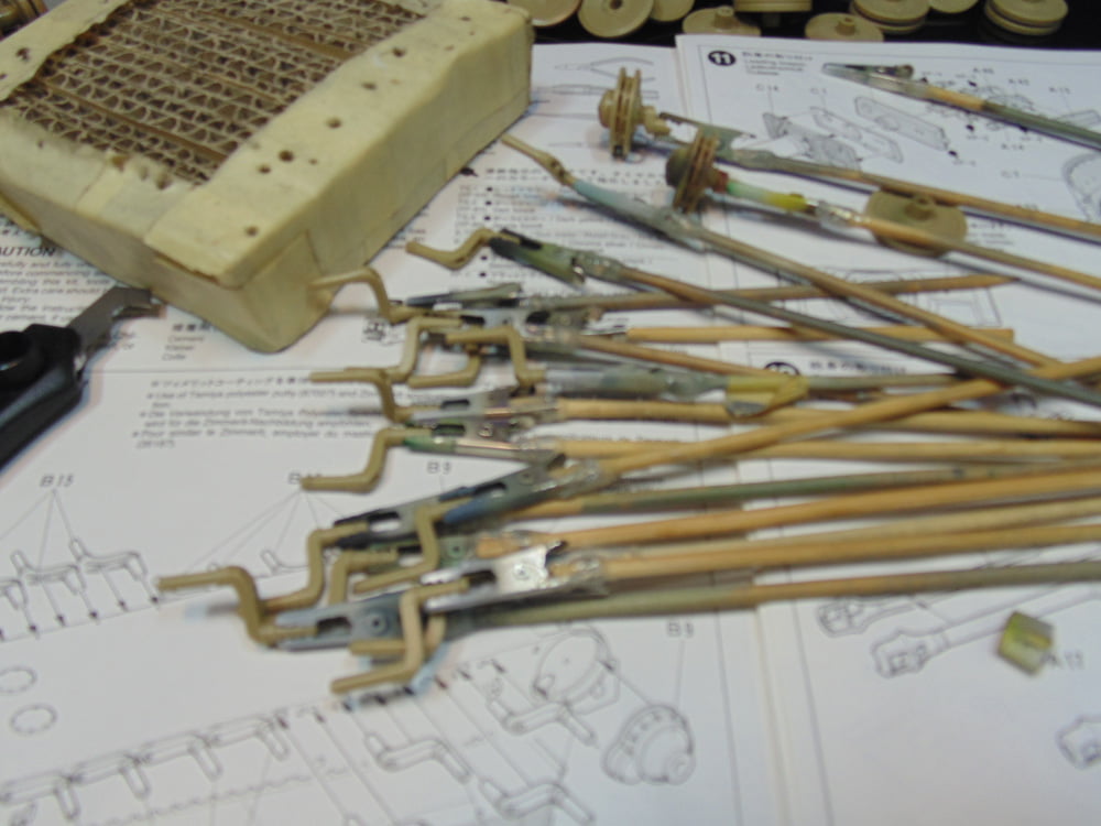 Parts fixed on alligator clips