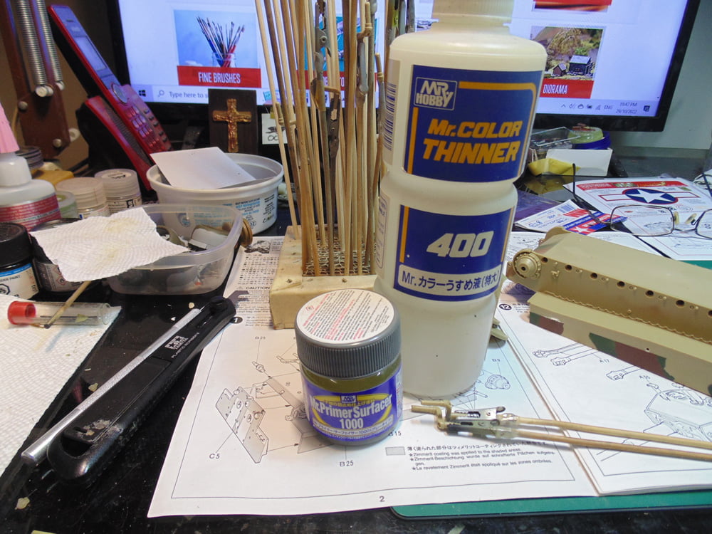 Primer and thinner with suspension parts