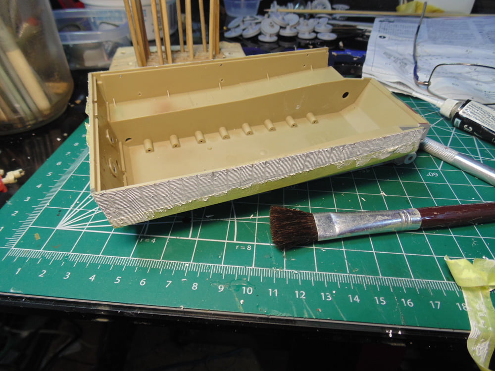 Wide brush with coated Zimmerit right hull wall