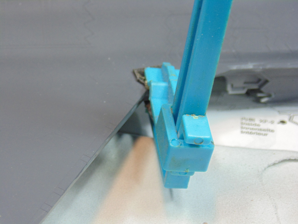 Blue Excel clamp at wing root