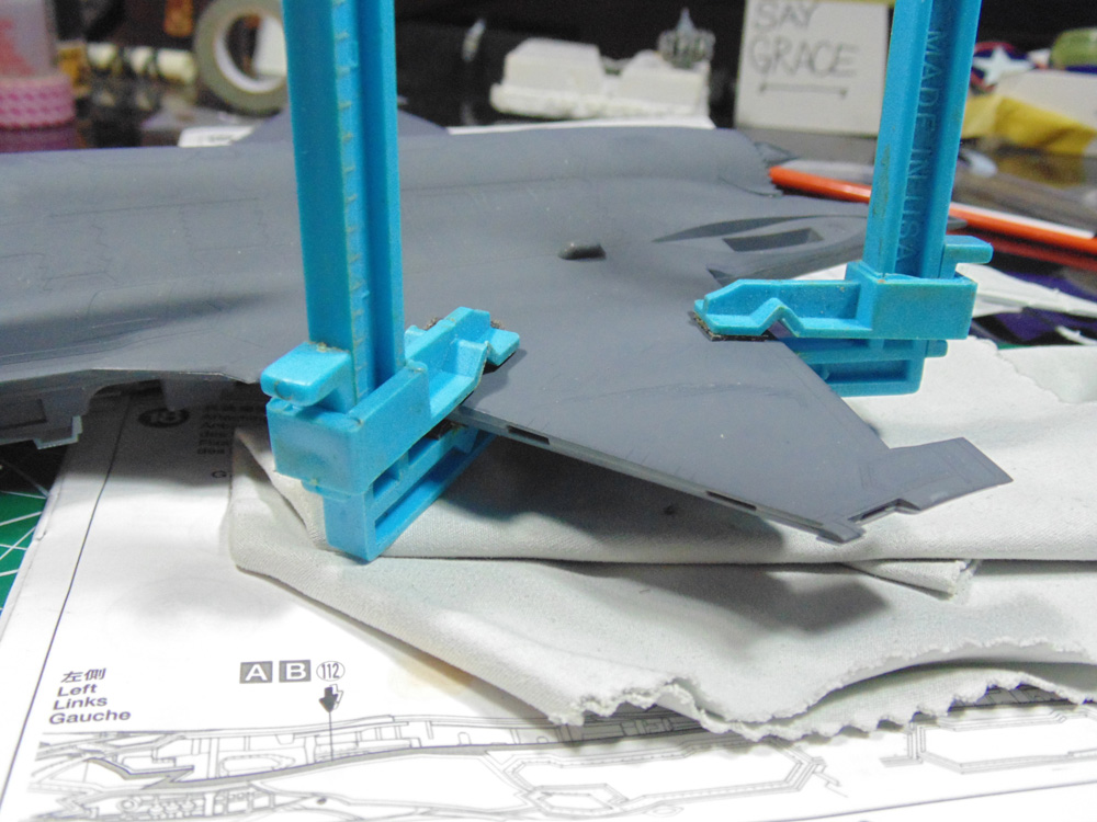 Clamps at forward and rear of the left wing