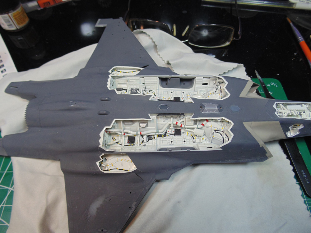 Attached weapons bay side walls