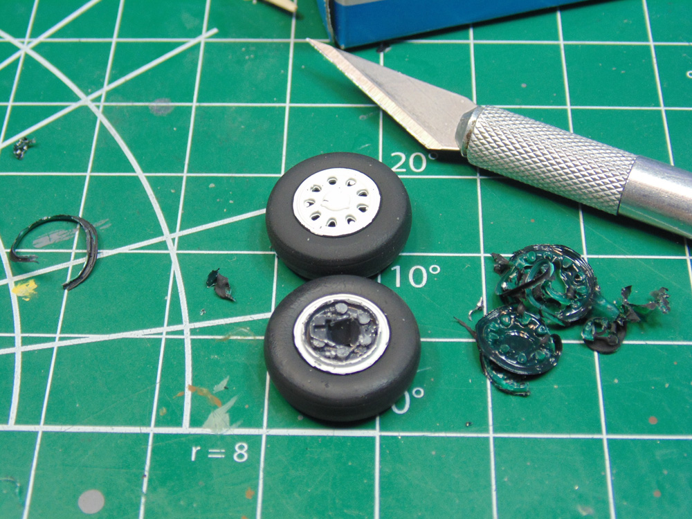Front and back of the main landing gear wheels