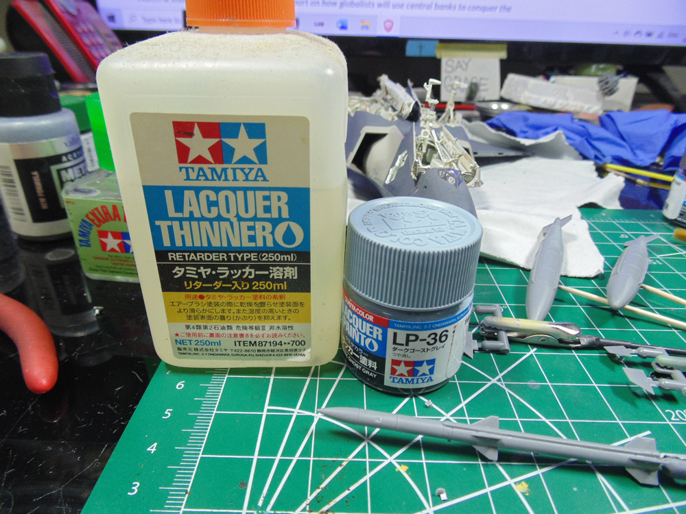 Tamiya Lacquer thinner with LP-36 ghost grey