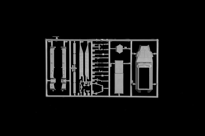 Italeri Sd. Kfz. 251/10 Schutzenpanzerwagen 3.7cm PaK 1/72 Scale 7079