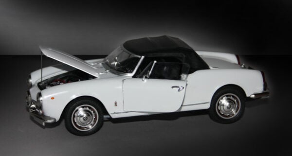 Italeri Alfa Romeo Giulietta Spider 1300 1/24 Scale 3653