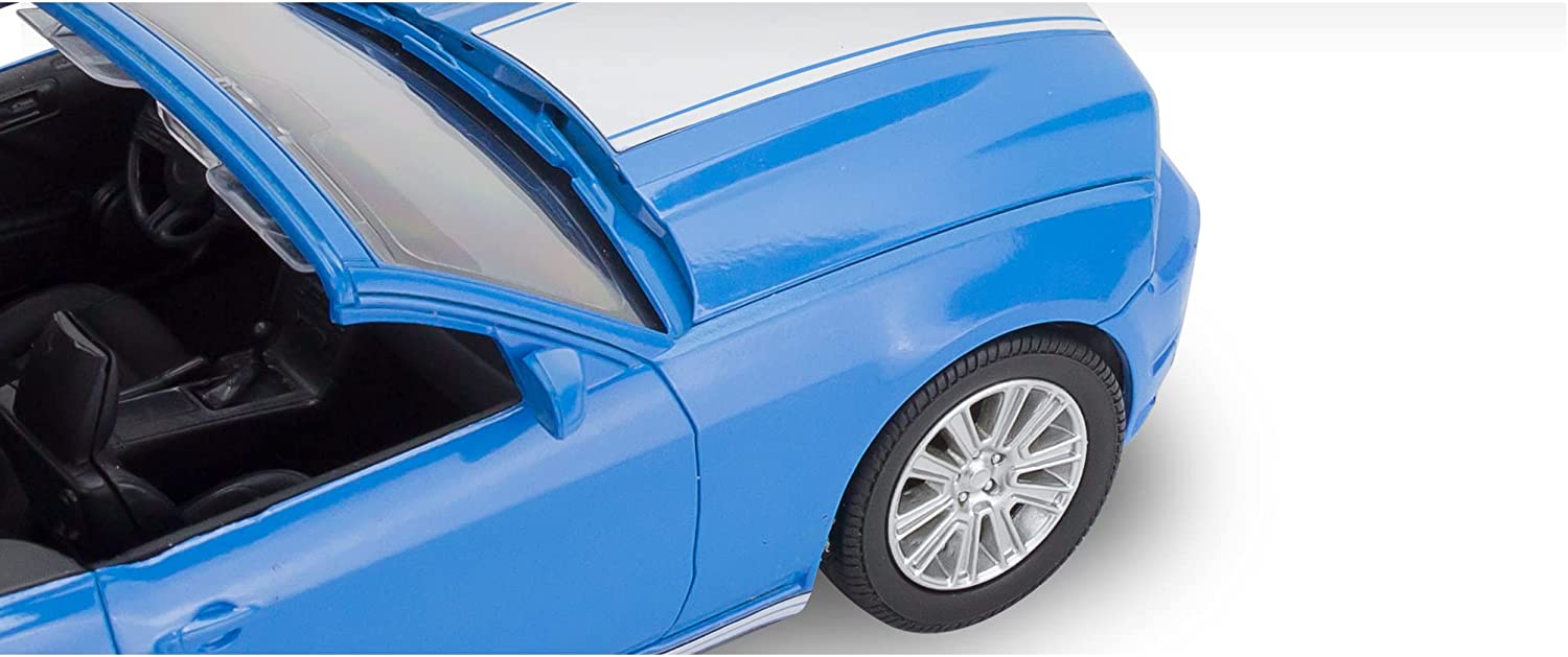 Revell  Ford Mustang GT Convertible  Scale RMX