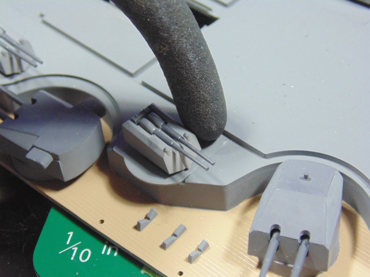 Side cutter holding down glued part