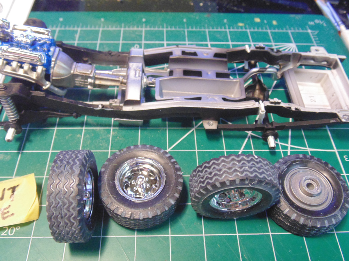 Four wheels below the frame section