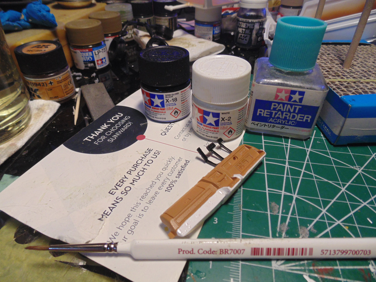 Dash between the paint and brush