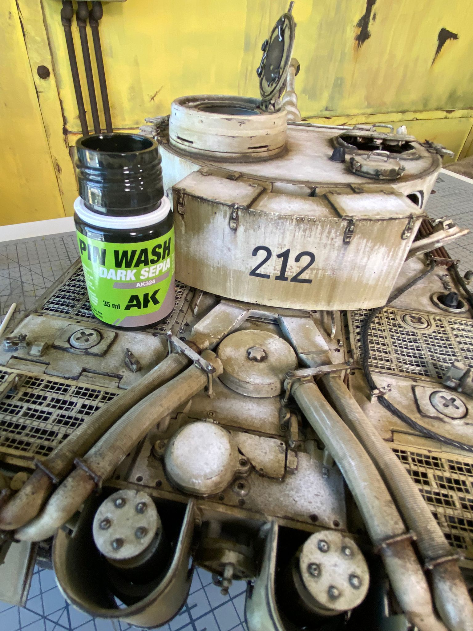 AK Interactive Pin Wash Dark Sepia AKI 324
