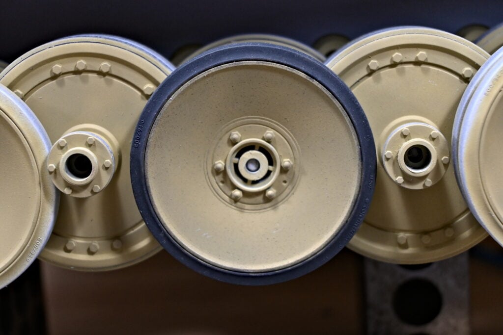 TIGER 1 Road Wheel Precision Airbrush Technique