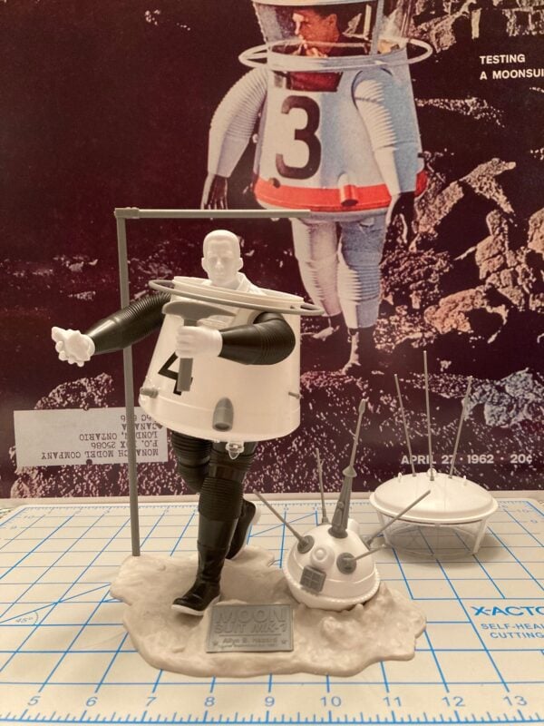 Monarch Models Moon Suit 1/10 Scale 801
