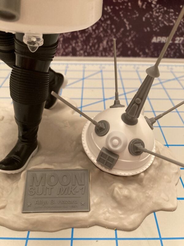 Monarch Models Moon Suit 1/10 Scale 801