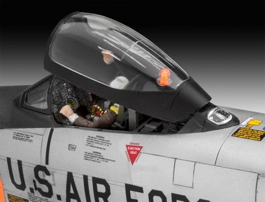 Revell F-86D Dog Sabre 1/48 Scale 63832 Model Set