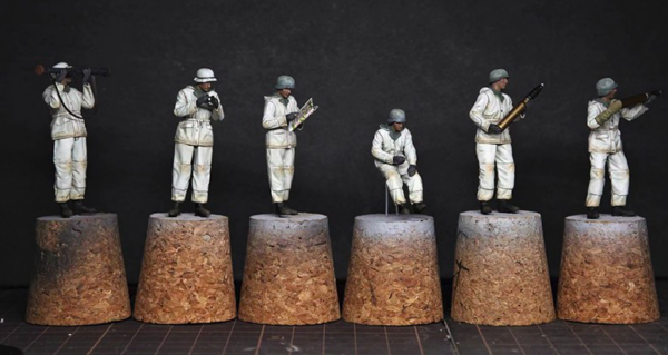 Border Model German 88mm Gun Flak36 with Six Figures Metal Box 1/35 Scale BT-013