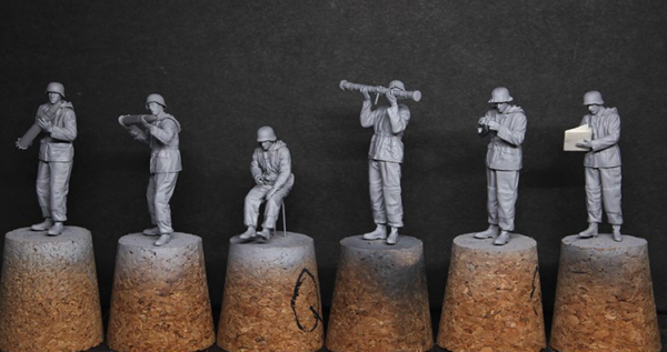 Border Model German 88mm Gun Flak36 with Six Figures Metal Box 1/35 Scale BT-013