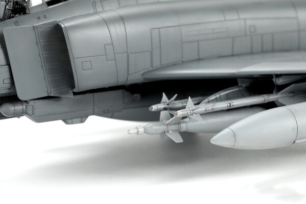 Meng McDonnell Douglas F-4E Phantom II 1/48 Scale LS-017