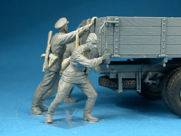 Miniart GAZ-AAA Mod 1943 Cargo Truck 1/35 Scale 35133