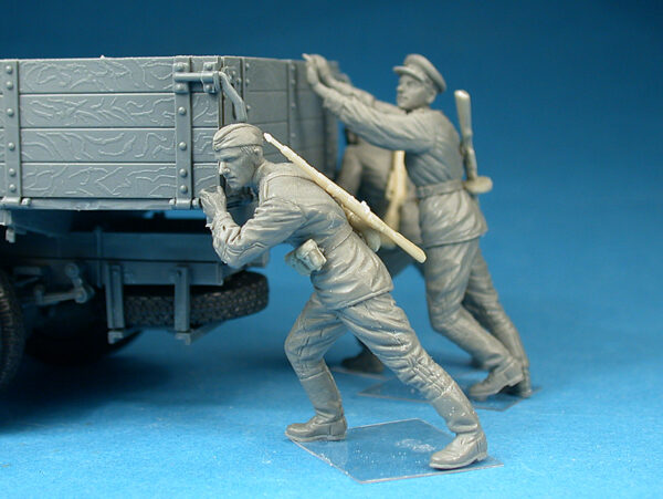 Miniart GAZ-AAA Mod 1943 Cargo Truck 1/35 Scale 35133