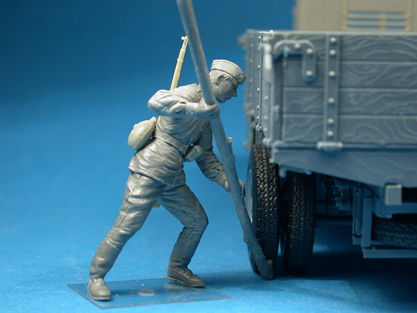 Miniart GAZ-AAA Mod 1943 Cargo Truck 1/35 Scale 35133